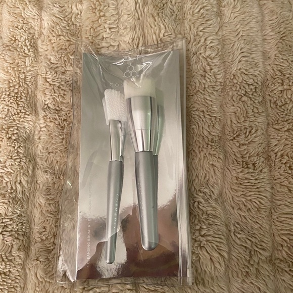 COSMEDIX Other - 2 for $15/3 for $20 Cosmedix skincare brush set